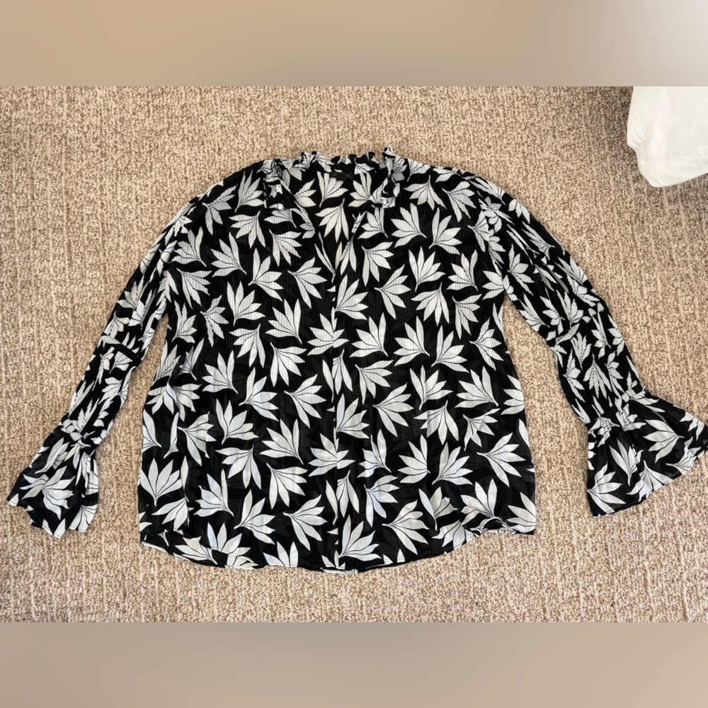 Ann Taylor Monochrome Leaf Pattern Blouse